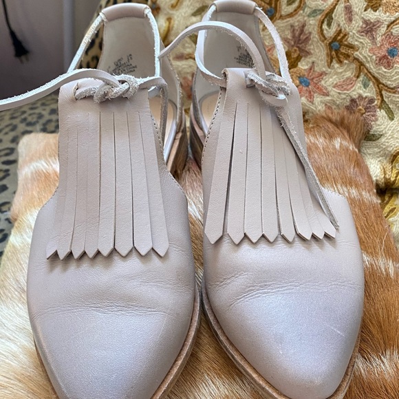 Kelsi Dagger Shoes - Beautiful Kelsi Dagger fringe flats 36